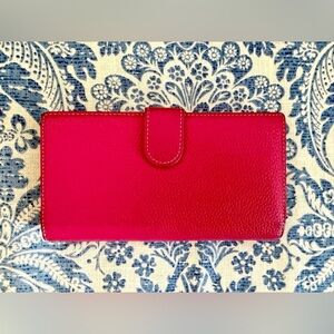 Vera Pelle Genuine Leather Wallet in Bright Pink colorful detail made in Italy